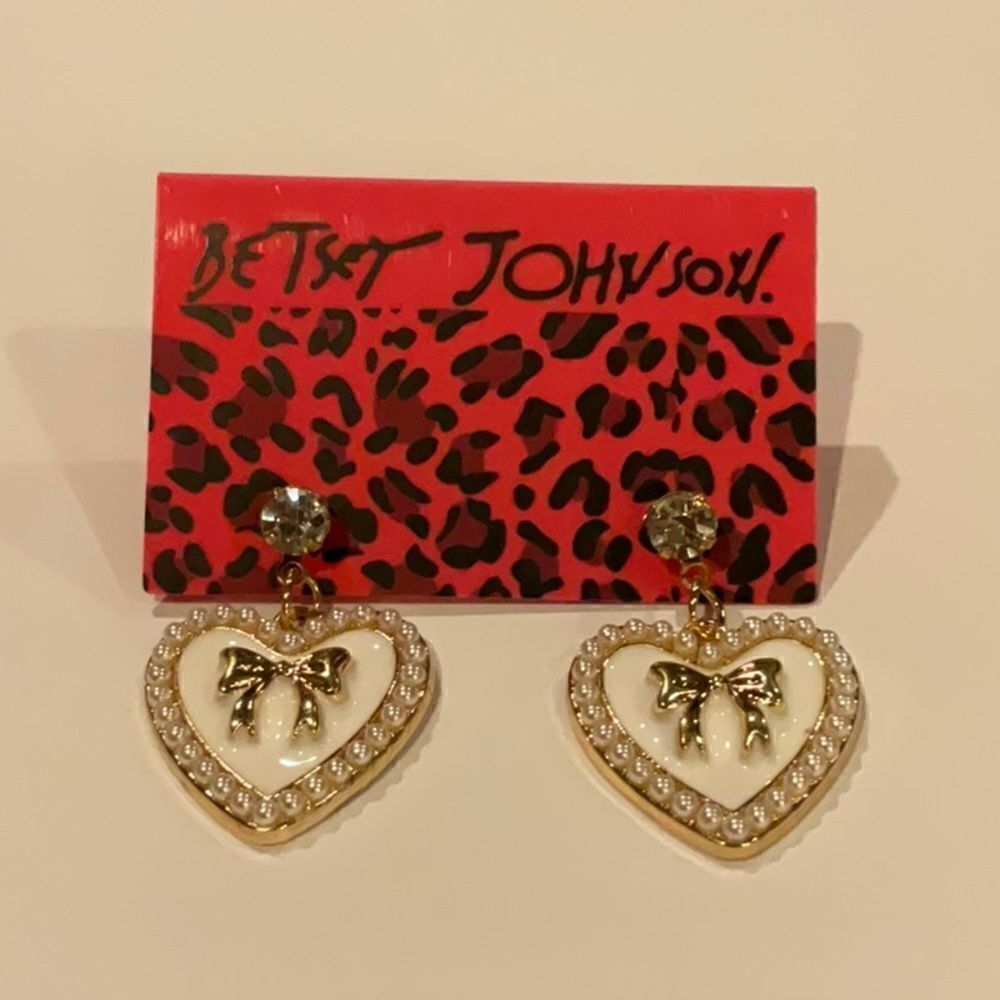 NWT BJ Heart Earrings